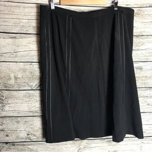 Dressbarn black skirt size 22W.Waist approx: 20 inches Length approx: 27 inch